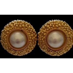 Ciner Faux Pearl Clip On Earrings Gold Tone Metal Circular Dome Classic 1980s